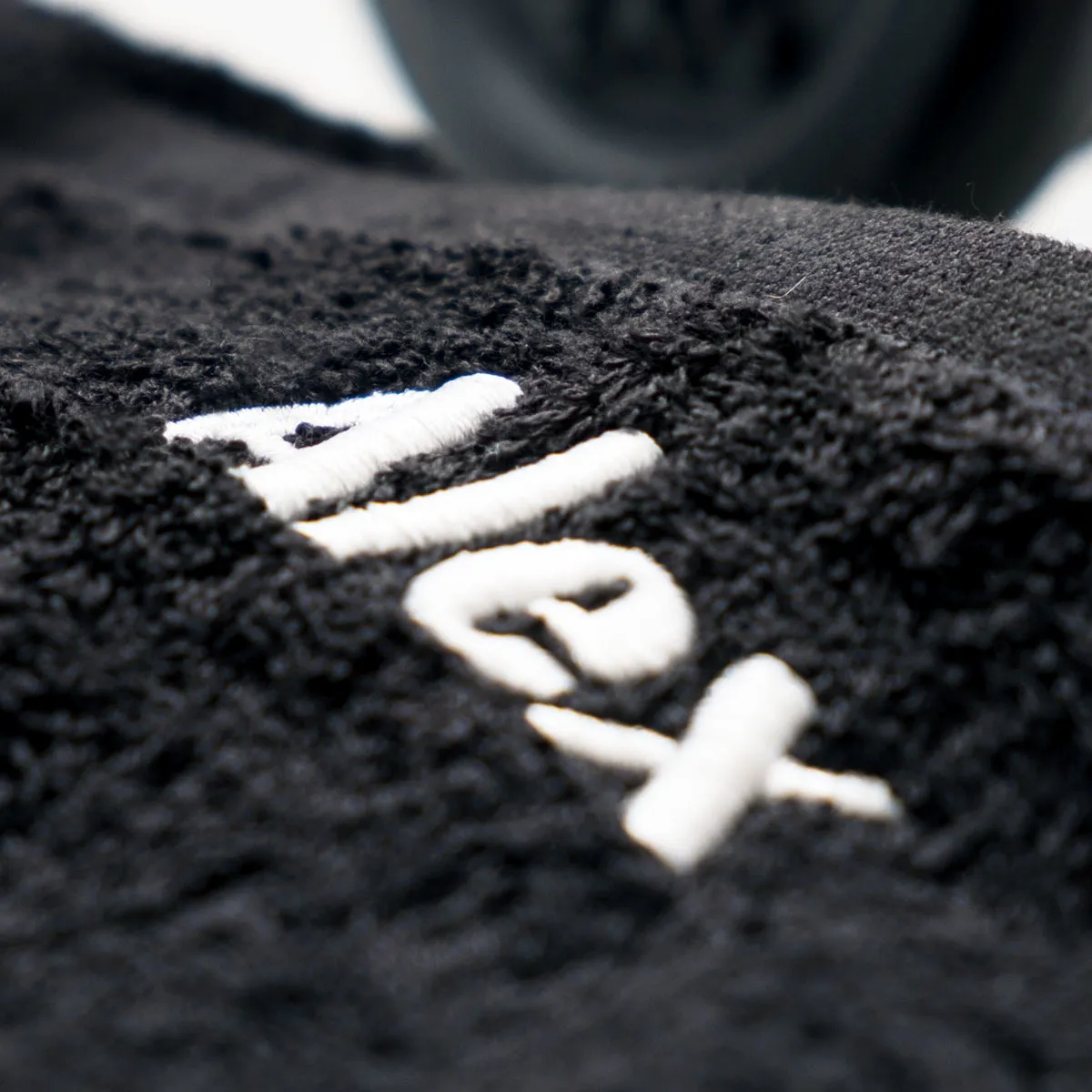 Sport-Handtuch mit Namen bestickt - schwarz