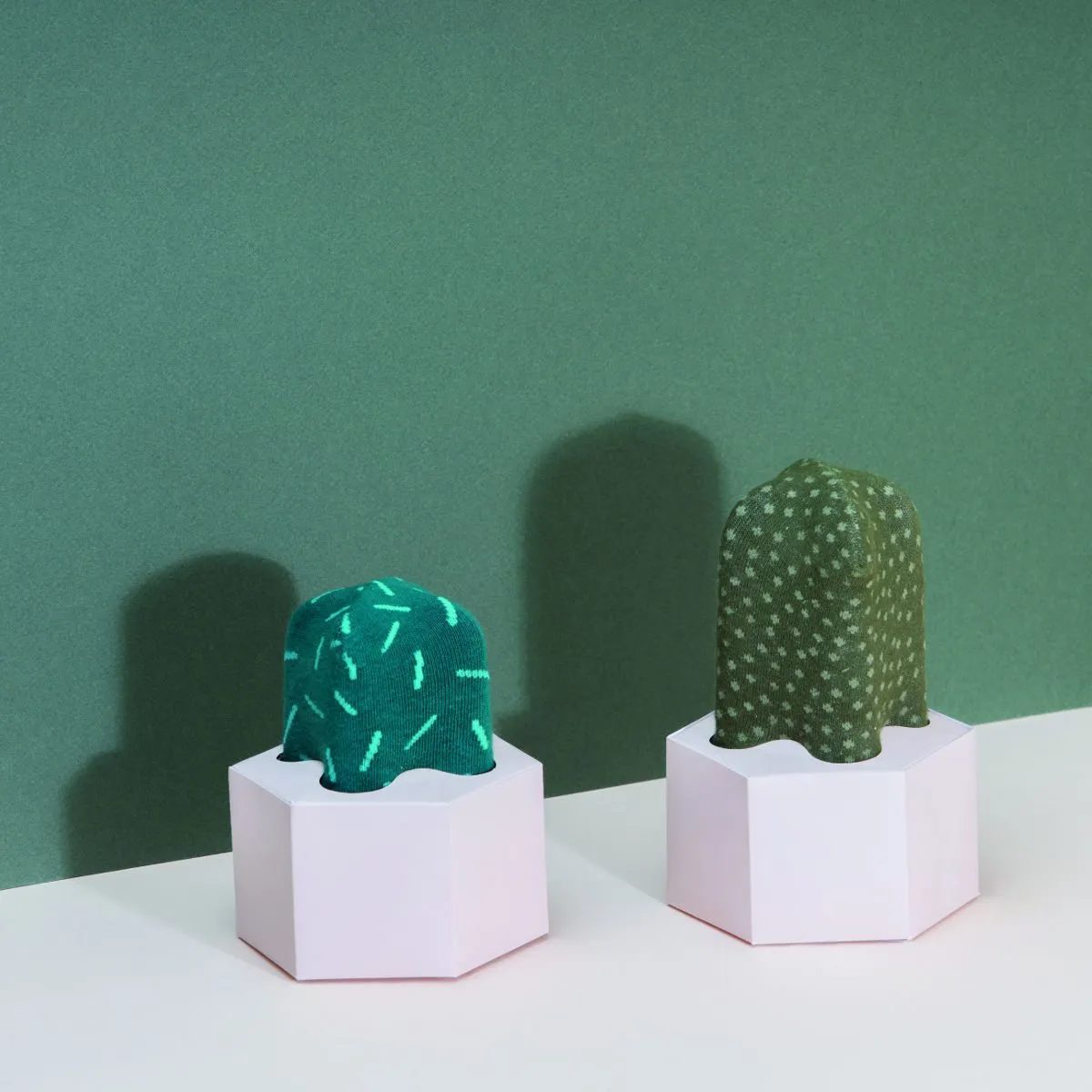 Kaktus-Socken mit stacheligen Motiven